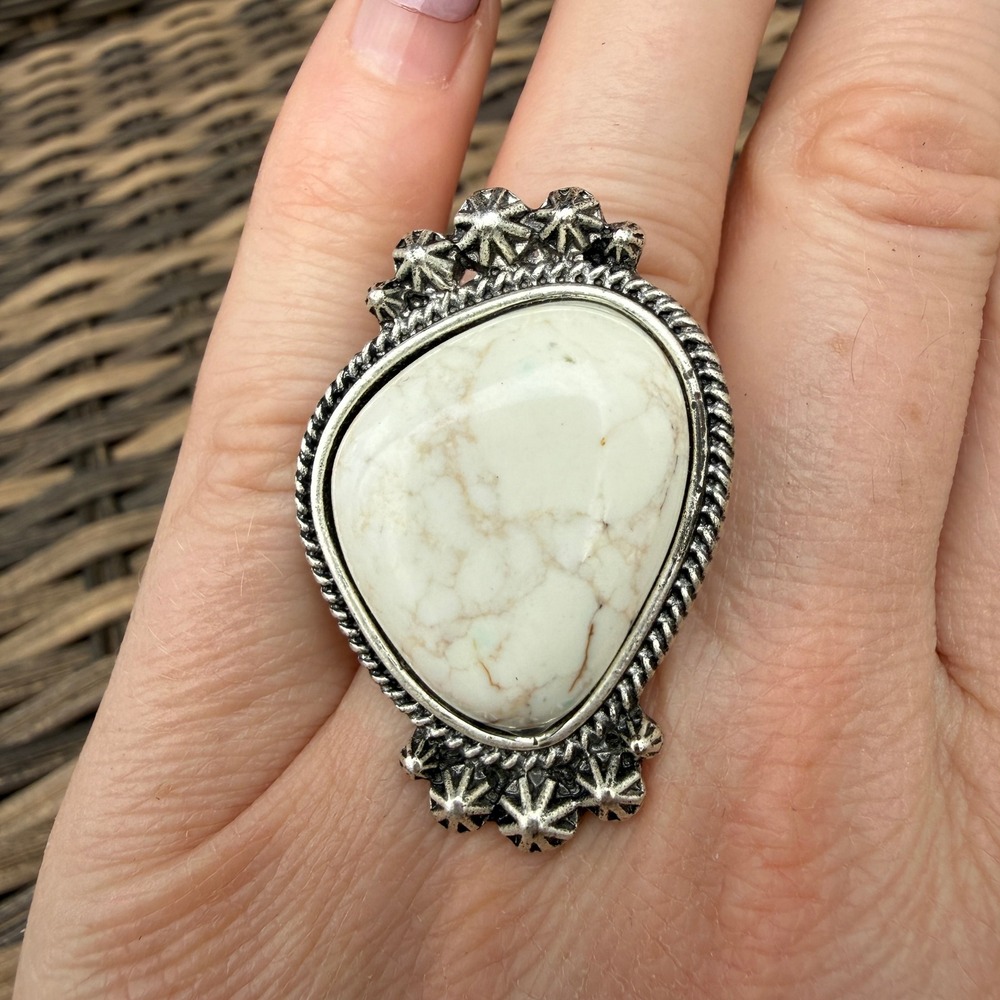 White Howlite Stone Ring Southwestern Style Silver Tone Adjustable Boho